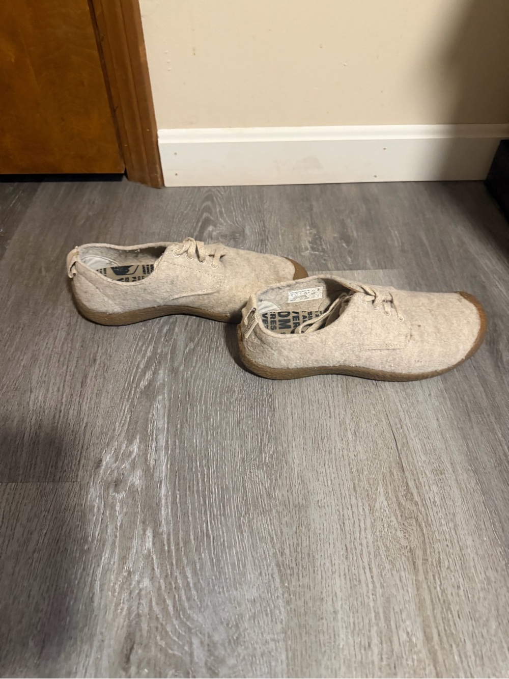 KEEN Women’s 9.5 Wool Felt Lace Up Shoes Beige Brown Rubber Toe